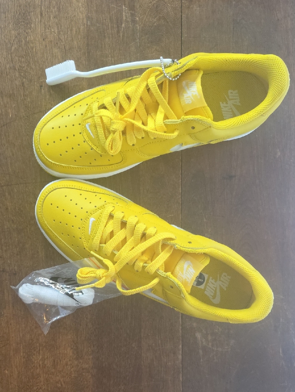 Retro 07 Nike Mens Size 8 Bright Yellow Low-Top Air Force 1 Sneakers NO BOX